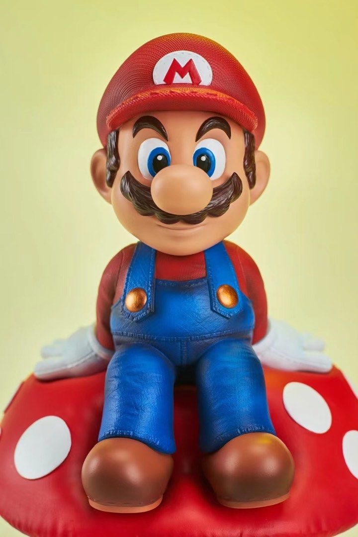 UN Studio Super Mario On Mushroom Figure (22cm)