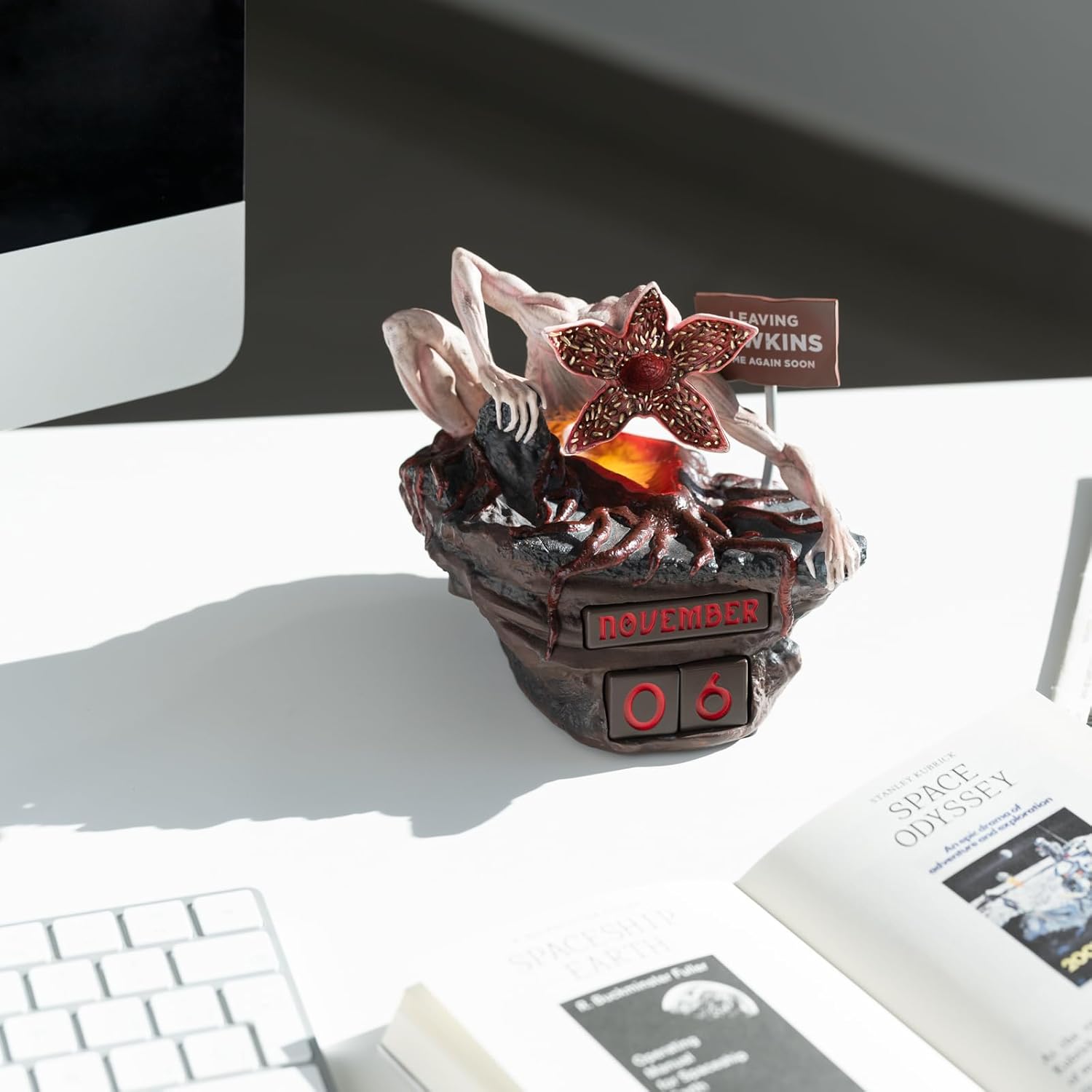 Stranger Things Perpetual Calendar - Demogorgon ‎Resin 3D Figure (14cm)