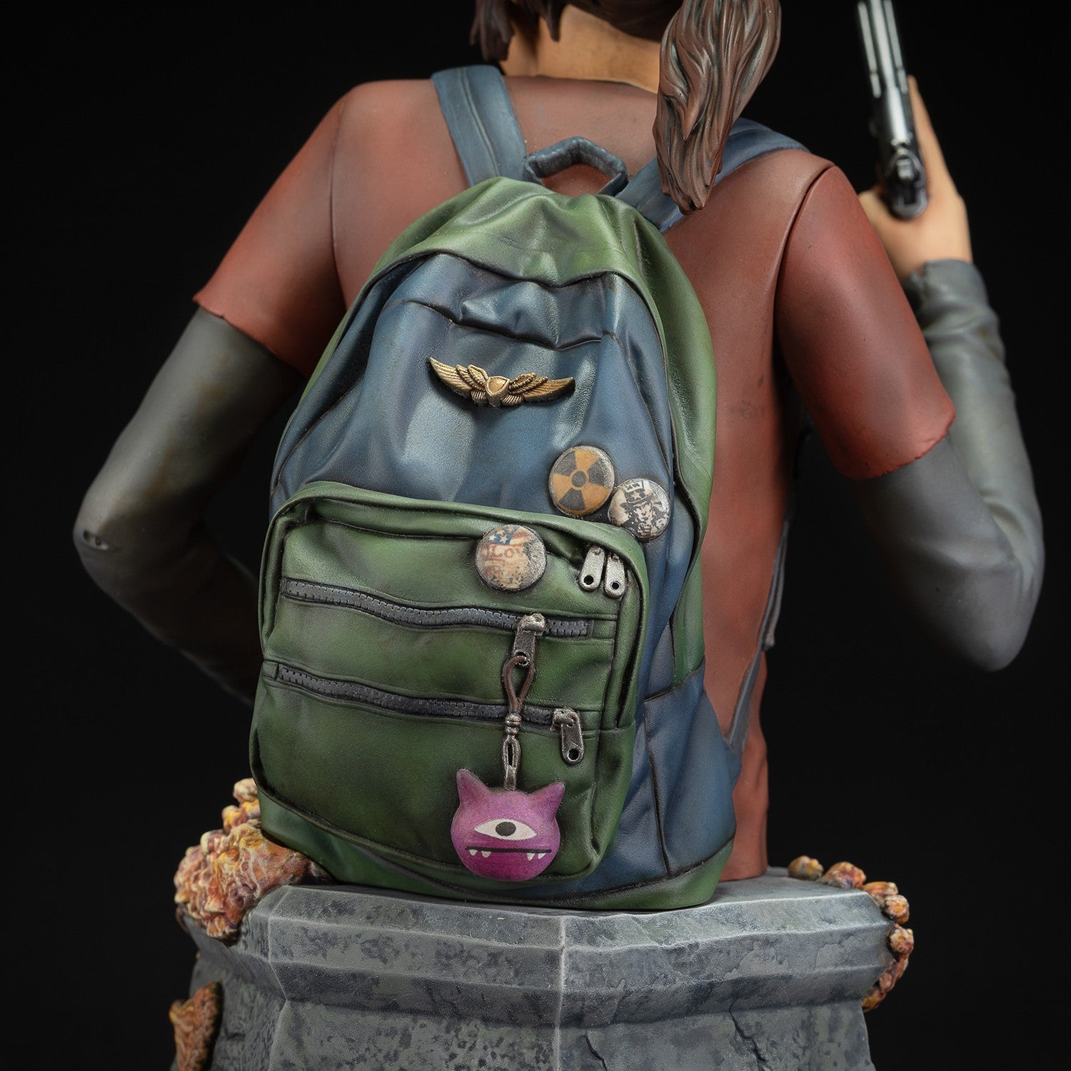 The Last of Us: Ellie with Handgun Bust (19cm)