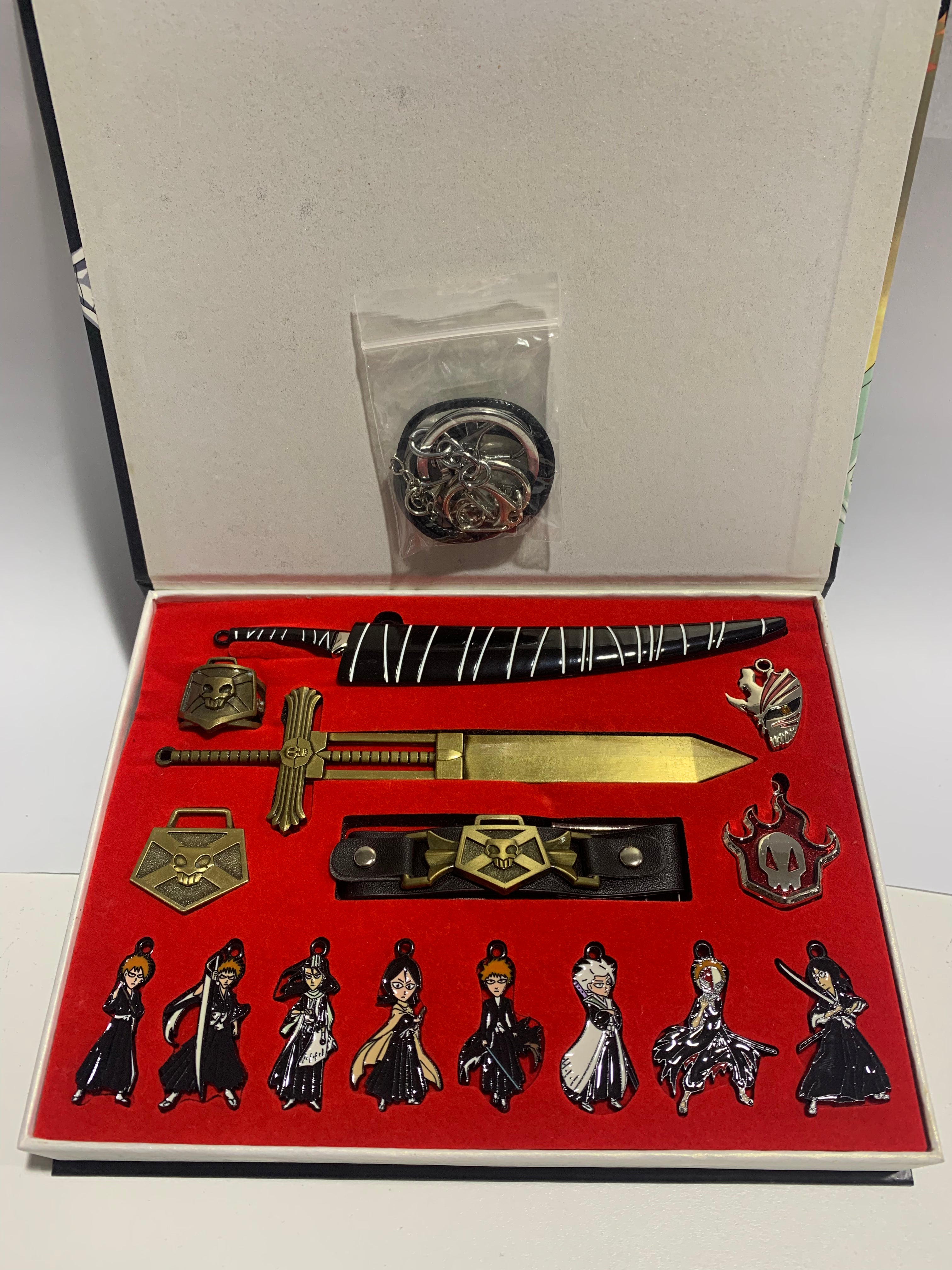 Anime Bleach Metal Necklace & Keychain Collection Box 15pcs