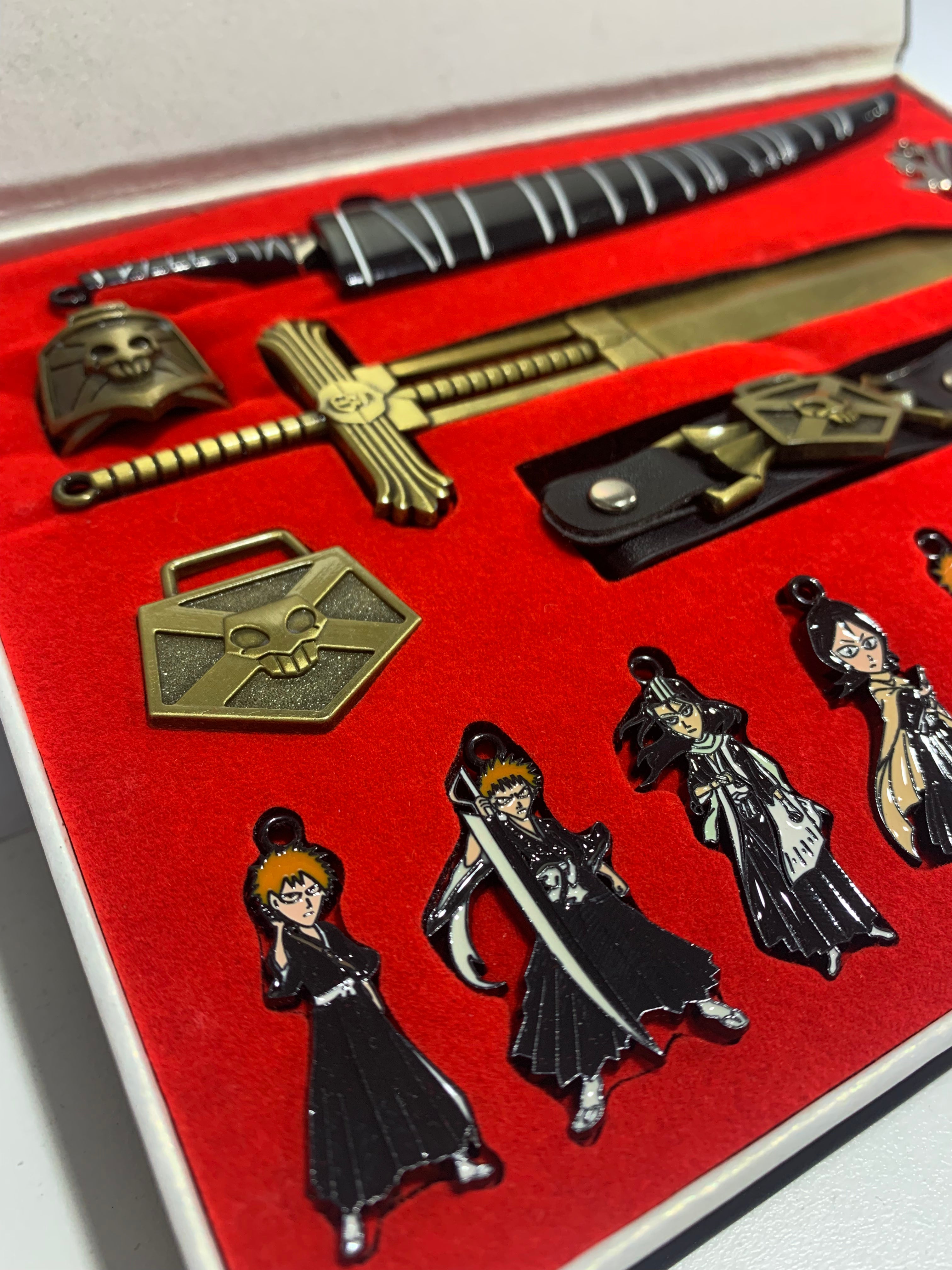 Anime Bleach Metal Necklace & Keychain Collection Box 15pcs