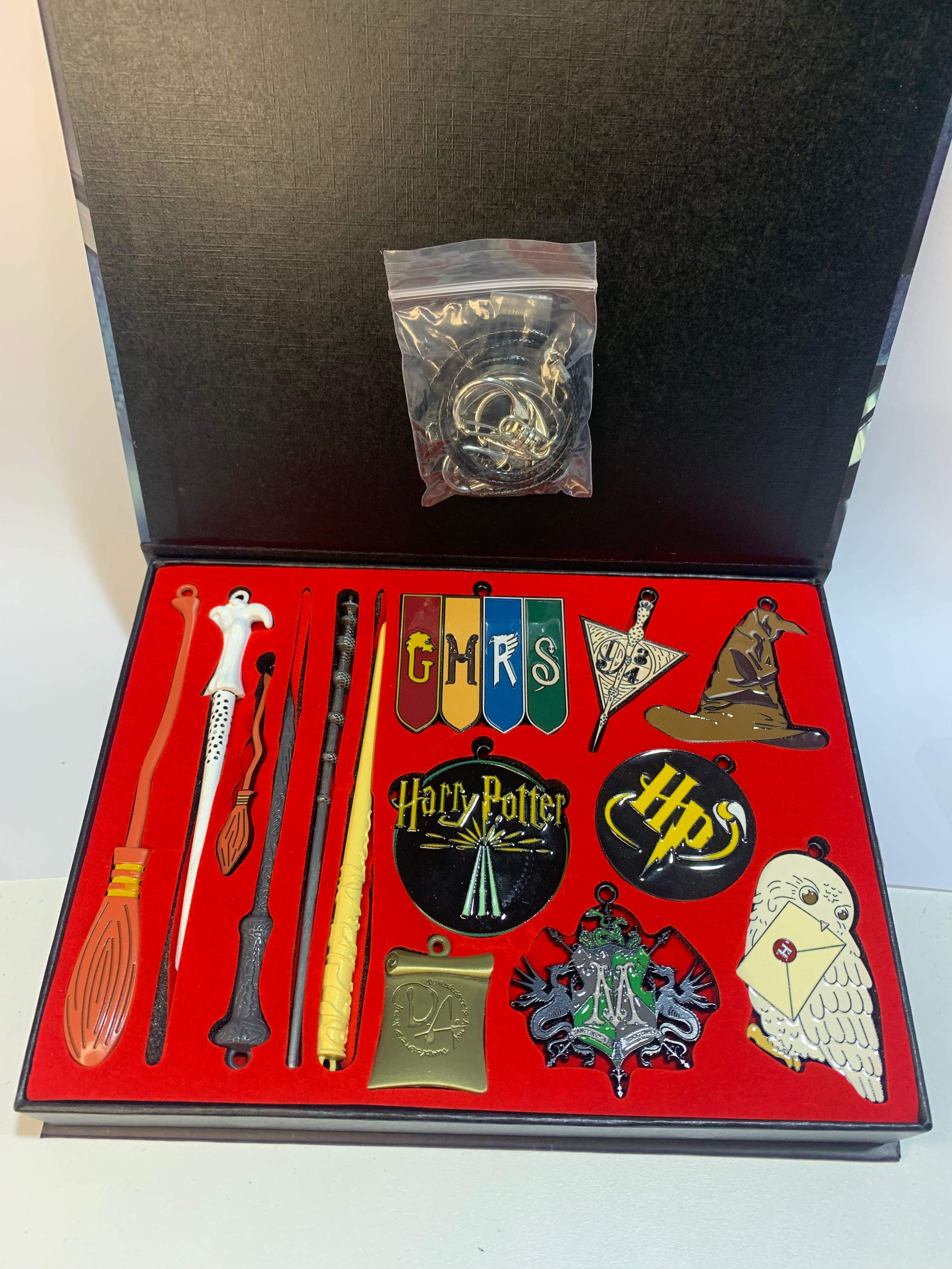 Harry Potter Metal Necklace & Keychain Collection Box 14pcs