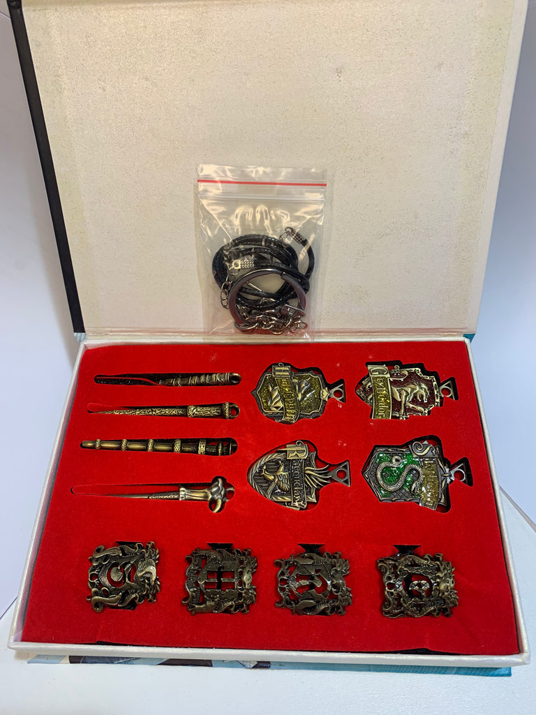 Harry Potter Metal Necklace & Keychain Collection Box 12pcs