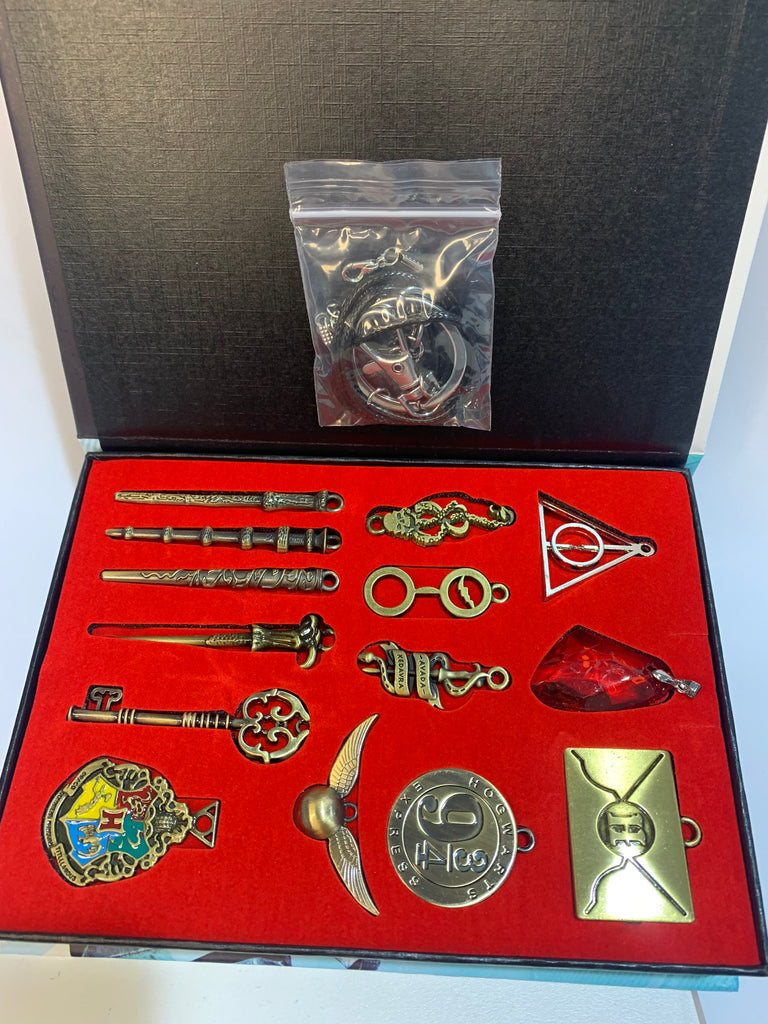 Harry Potter Metal Necklace & Keychain Collection Box 14pcs