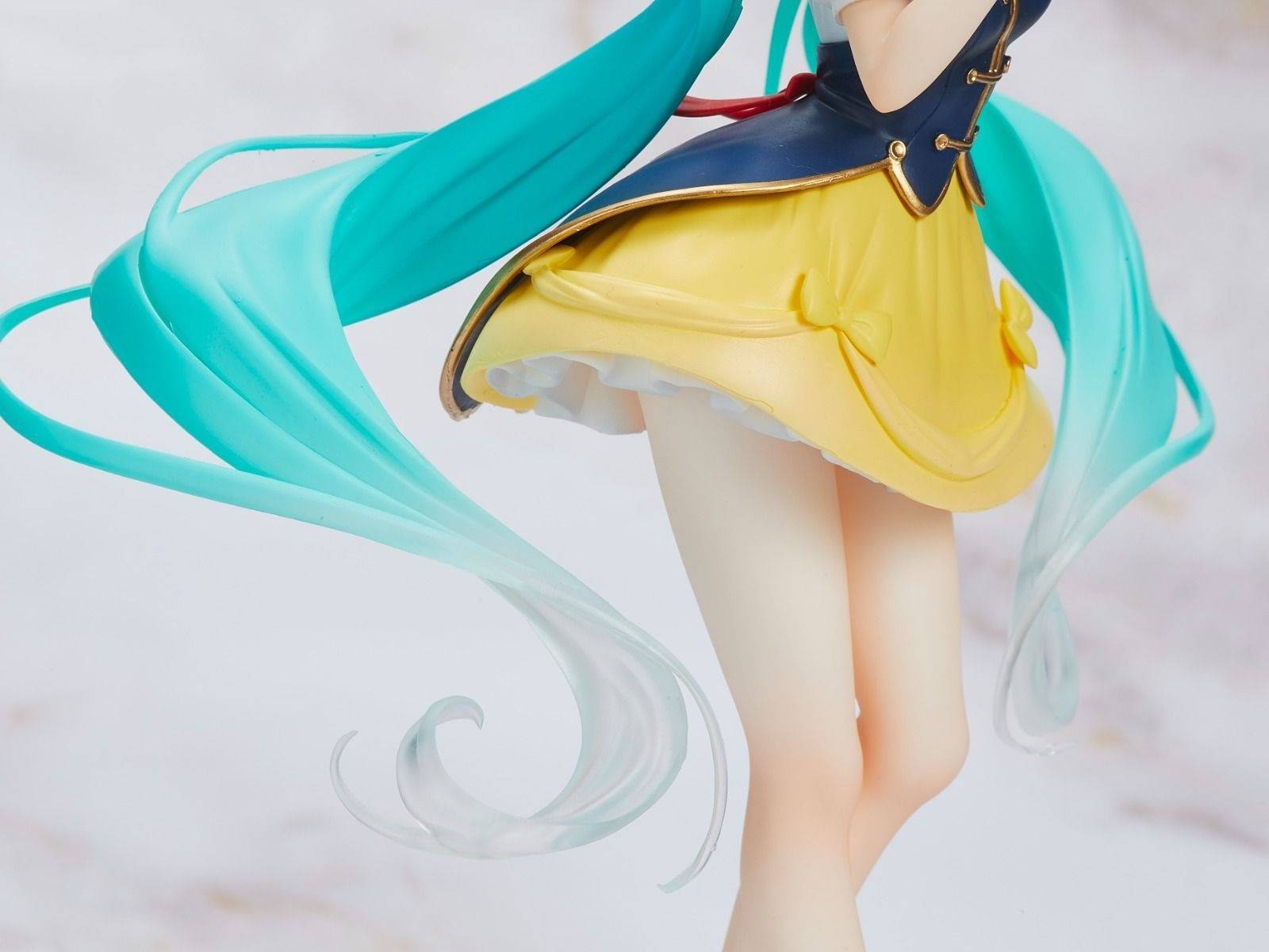 Anime Hatsune Miku: Wonderland - Snow White Ver. Figure (18cm)