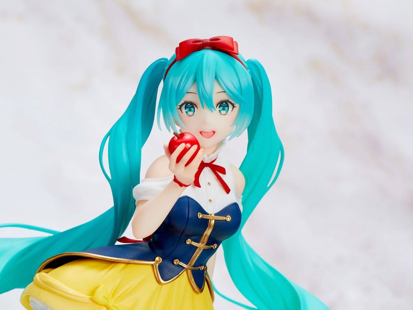 Anime Hatsune Miku: Wonderland - Snow White Ver. Figure (18cm)