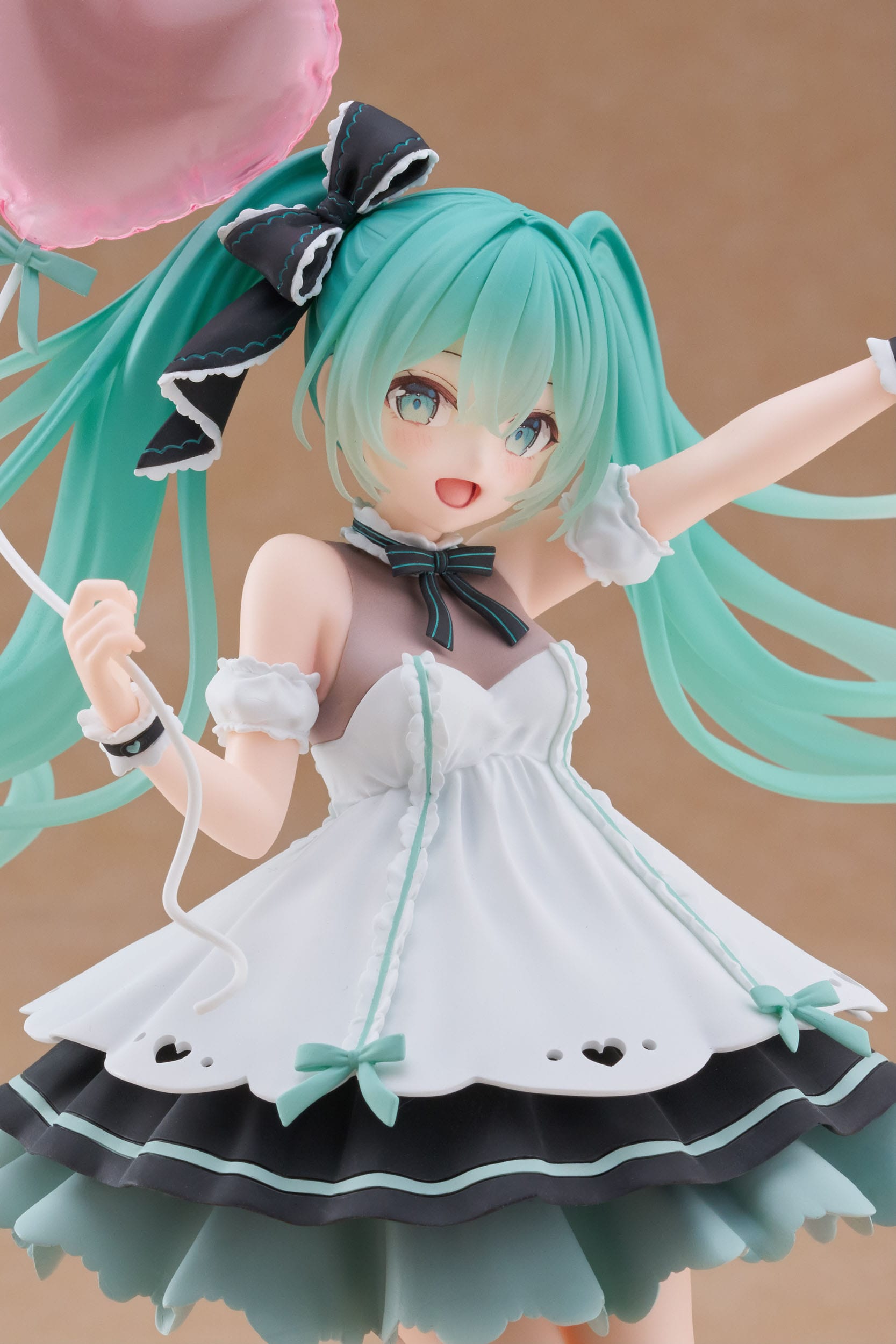 Anime Hatsune Miku Birthday Party 2025 Ver. Figure (21cm)