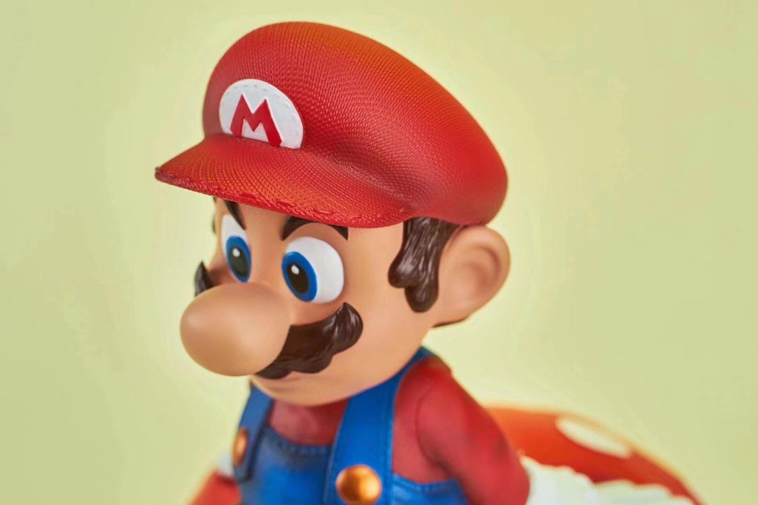 UN Studio Super Mario On Mushroom Figure (22cm)