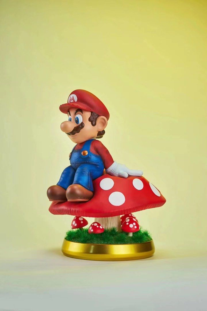 UN Studio Super Mario On Mushroom Figure (22cm)