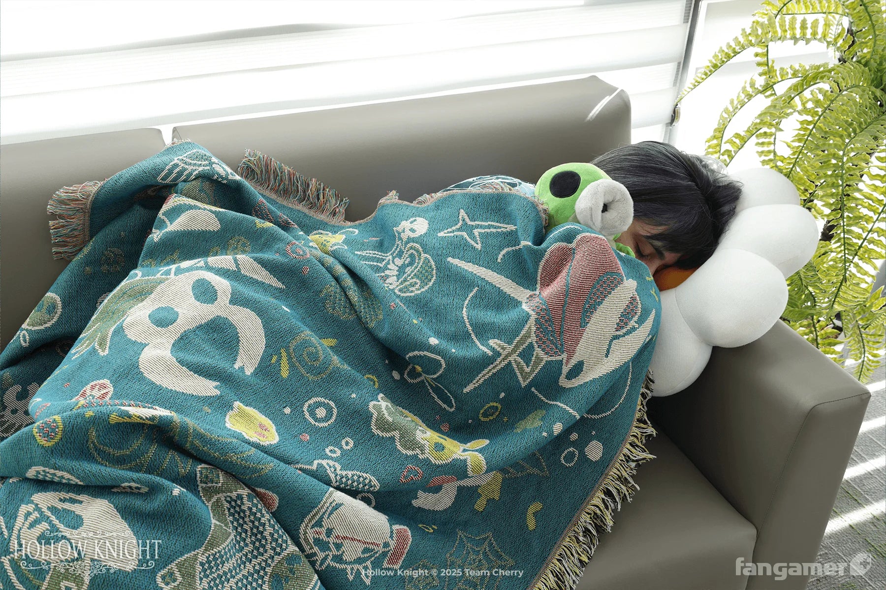 Official Hollow Knight Cozy Critters Throw Blanket (152x127cm)