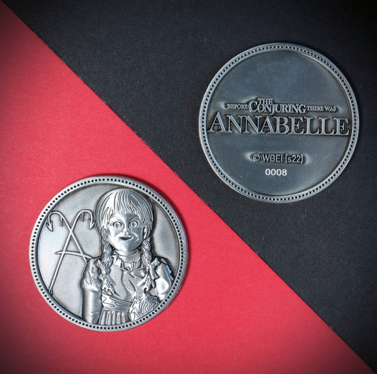 [Horror] Annabelle Collectible Coin (5cm)